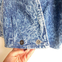 Load image into Gallery viewer, Rad true vintage acid wash denim jacket // Approx 4-5 years+