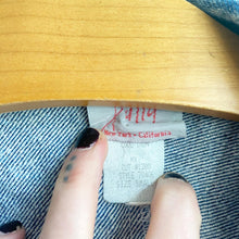 Load image into Gallery viewer, Rad true vintage acid wash denim jacket // Approx 4-5 years+
