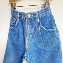 Load image into Gallery viewer, *PLAYWEAR* Vintage Playskool light blue jeans // 12-18 months 💚
