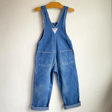 Load image into Gallery viewer, Classic vintage Oshkosh blue denim dungarees // 5 years ๐