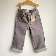 Load image into Gallery viewer, BNWT Levi’s 505 in light steel grey // 4 years*