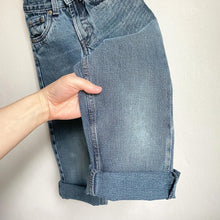 Load image into Gallery viewer, Kids Levi’s 505 in light steel grey-blue // 5 years