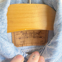 Load image into Gallery viewer, Vintage Levi’s White Tab denim jacket // Approx. 18 months+