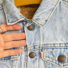 Load image into Gallery viewer, Vintage Levi’s White Tab denim jacket // Approx. 18 months+