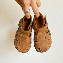 Load image into Gallery viewer, Oshkosh tan sandals // Infant uk 4
