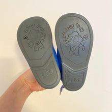 Load image into Gallery viewer, Incredible vintage Early Days colour block walking boots 😍 // Infant 4