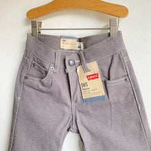 Load image into Gallery viewer, BNWT Levi’s 505 in light steel grey // 4 years*
