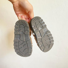 Load image into Gallery viewer, Oshkosh tan sandals // Infant uk 4
