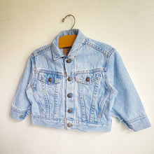 Load image into Gallery viewer, Vintage Levi’s White Tab denim jacket // Approx. 18 months+
