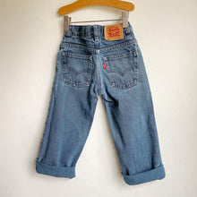 Load image into Gallery viewer, Kids Levi’s 505 in light steel grey-blue // 5 years
