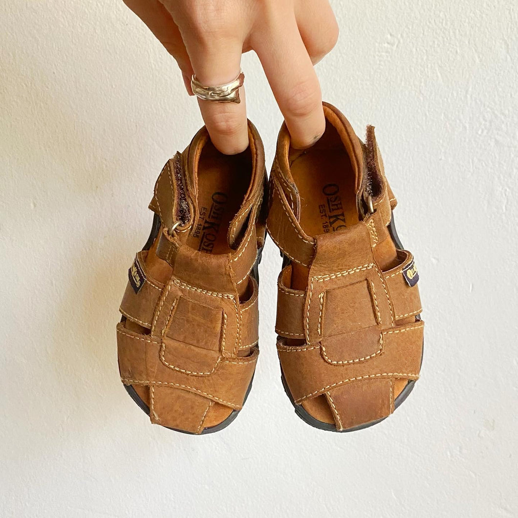 Oshkosh tan sandals // Infant uk 4