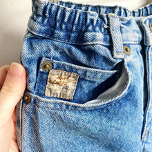 Load image into Gallery viewer, Vintage Palomino light acid wash denim jeans // 12 months+
